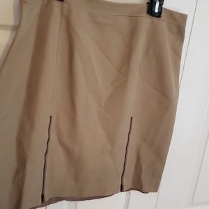 Beige skirt w/ double zipper detail 18w